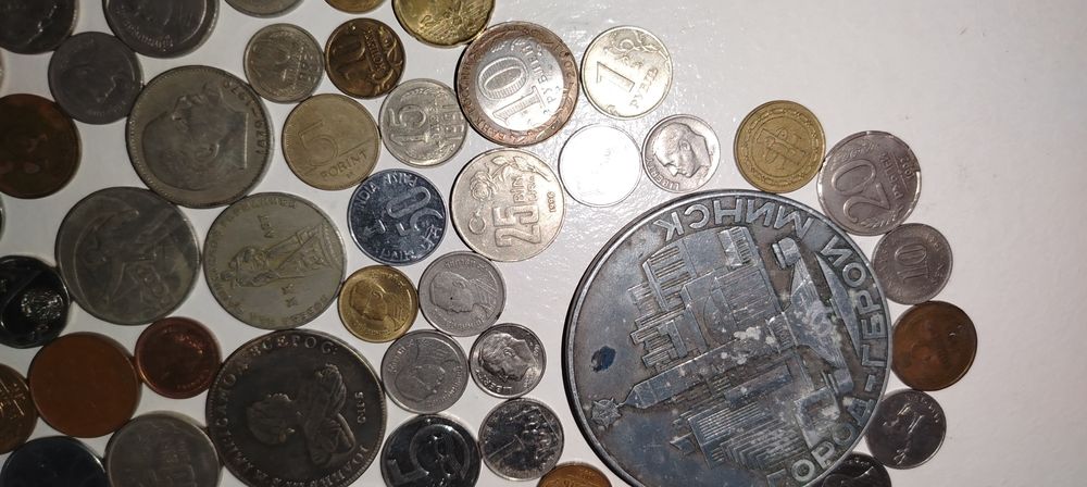 МОНЕТЫ РАЗНЫЕ За всё пятьсот тысяч сум