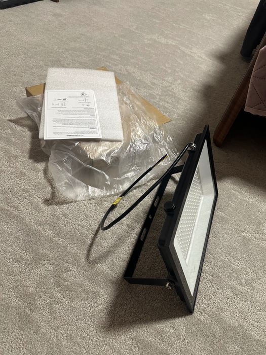 Proiector led 150w nou 4 bucati bec lumina rece