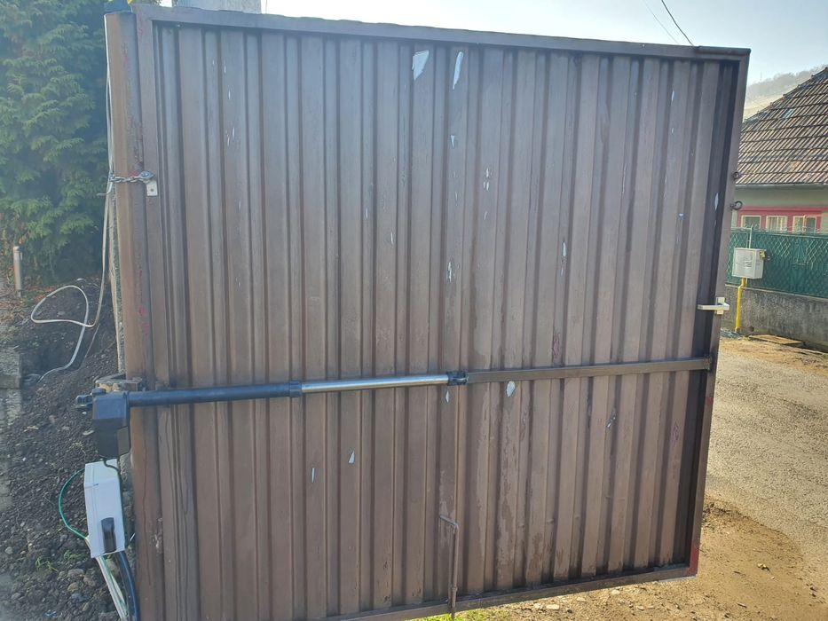 Tablă pentru porți