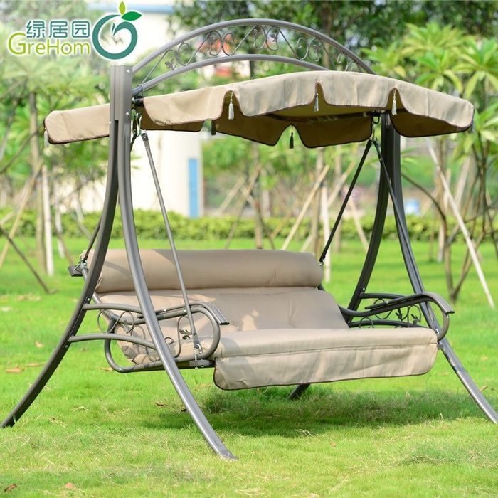 Садовая качель с железным каркасом