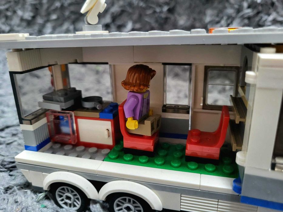LEGO® City Great Vehicles - Camioneta si rulota