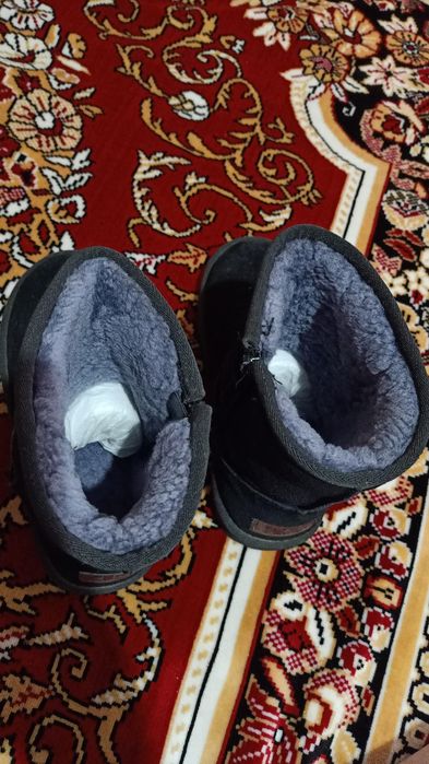 Продам угги черные, натуралка