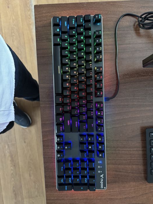 Kompyuter uchun gaming klaviatura ideal holatda