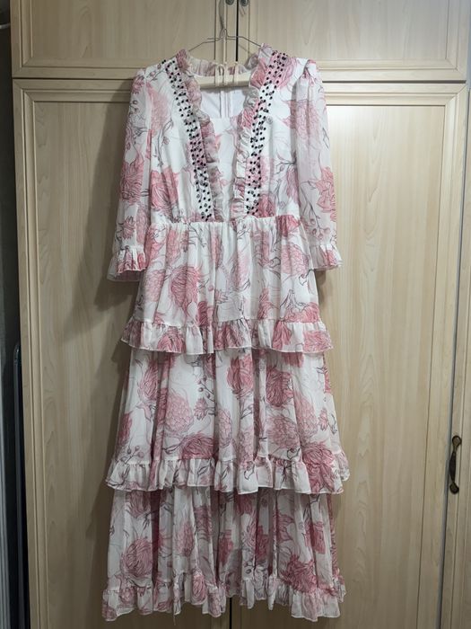 Платья шикарные, пиджаки