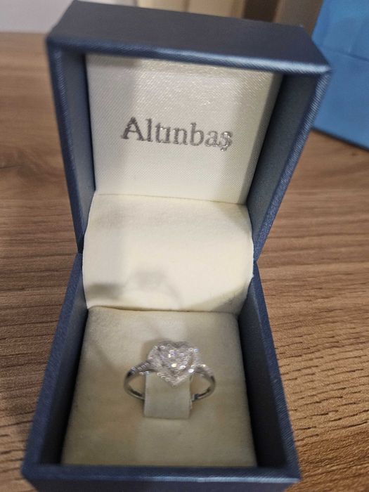 Пръстен от бяло злато и диаманти на Altinbas