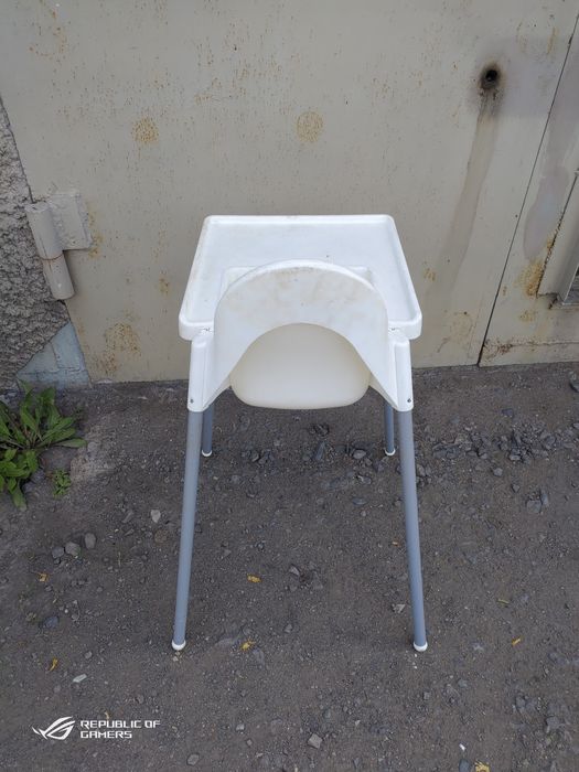 Продам высокий детский стул.