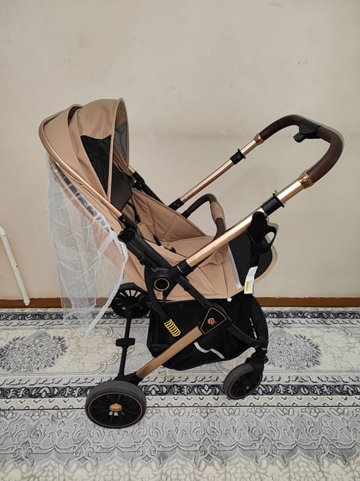 Детская коляска сотилади