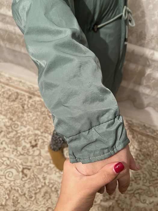 Парка зеленого цвета .