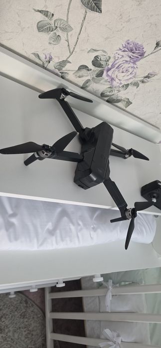 Продам Квадрокоптер дрон с камерой