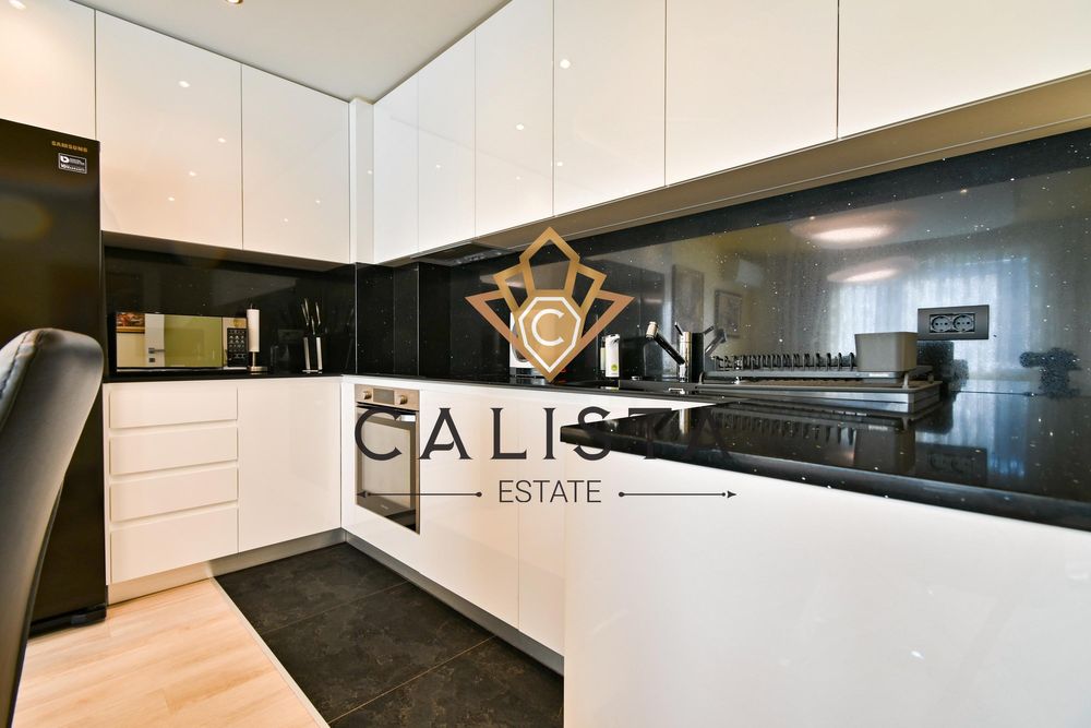 Дава се под наем Тристаен апартамент в София, Център - 119 кв.м за 1136.79 € - Снимка #3