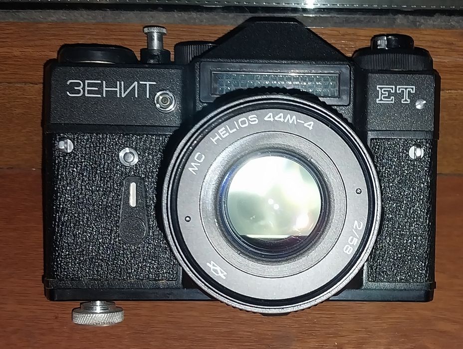 Зеркальный фотоаппарат Зенит-ЕТ с объективом MC Helios 44M-4 2/58