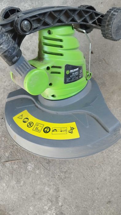 Продавам малак тример за трева