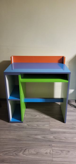 Birou total mdf Latime 77 cm
Adâncime  47 cm
Înălțime 73 cm