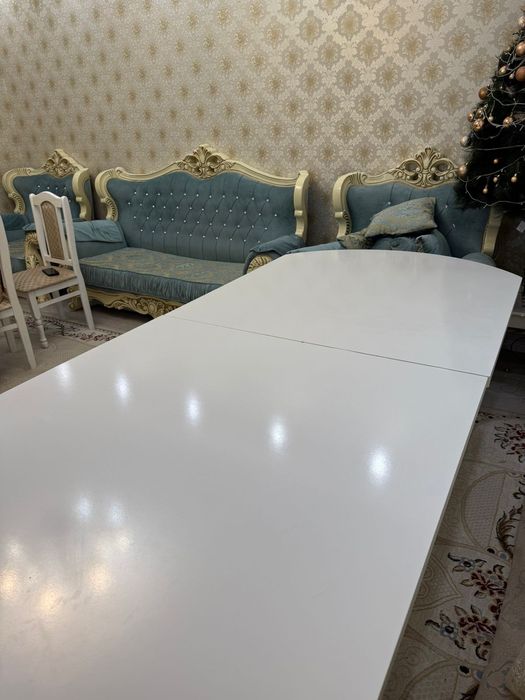 Стол для гостиной