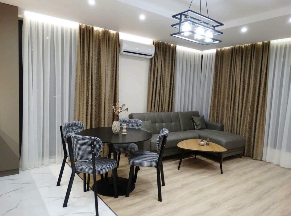 Дава се под наем Двустаен апартамент в Пловдив, Остромила - 78 кв.м за 450 € - Снимка #2