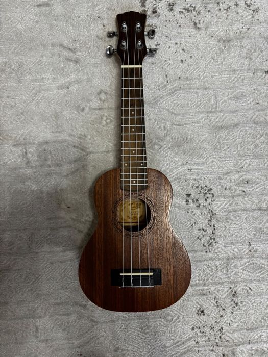 Укулеле с чехлом