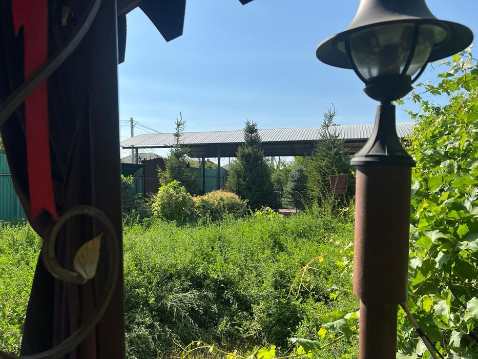 Үй сатылады,жері үлкен