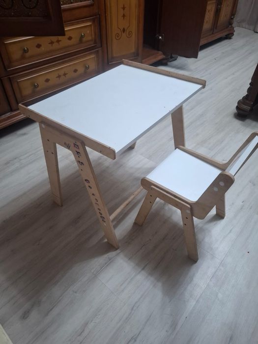 Продам стол со стульчиком