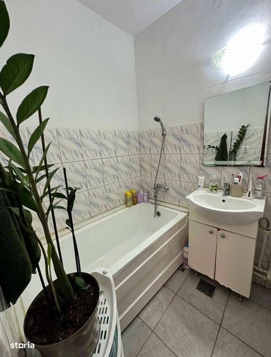etaj 1 apartament 1 camera decomandat zona nicolina 1 in spate la lidl