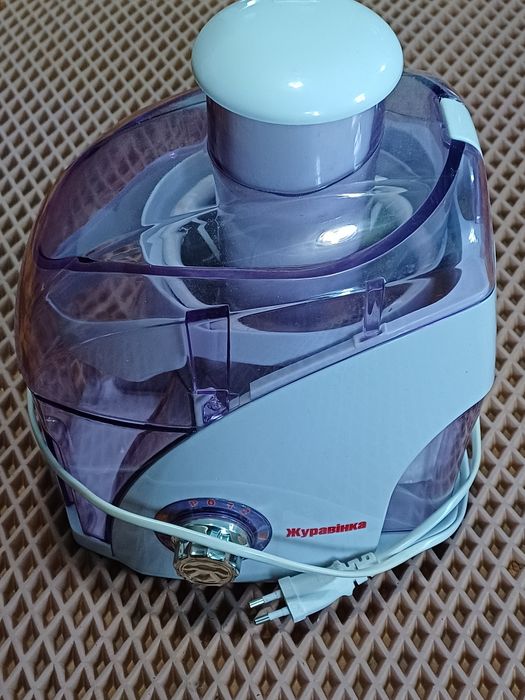 Здравствуйте. Продам соковыжималку.