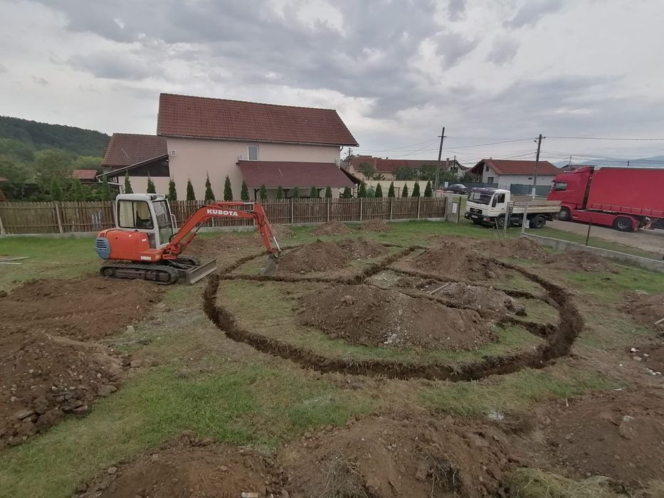 închiriez miniexcavator/Servici excavator