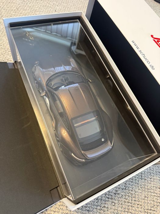 Macheta 1:18 Schuco Porsche