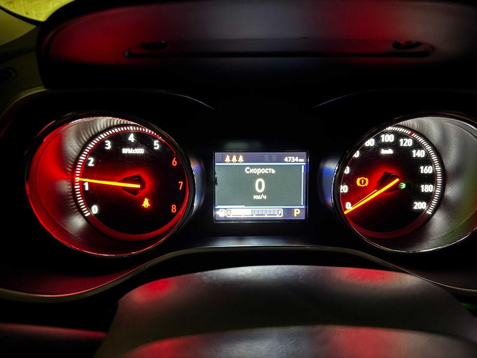 Chevrolet Tracker-2 Premier Plus (черный, 2025 год, пробег 4750)