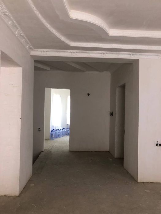 Xovli sotiladi  Motrid 4 sotok 2 etajli