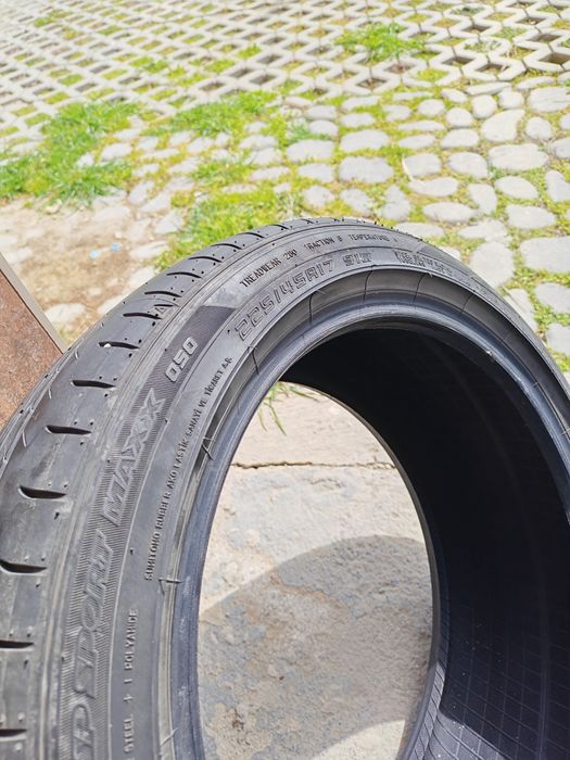 Гуми.  DUNLOP 225/44/R17