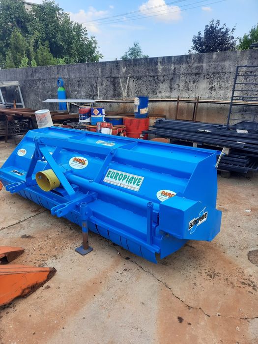 Vînd tocatori pentru resturi vegetale