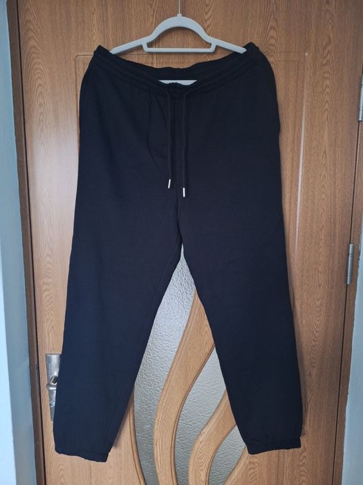 Pantaloni sport H&M cu etichetă marimea L