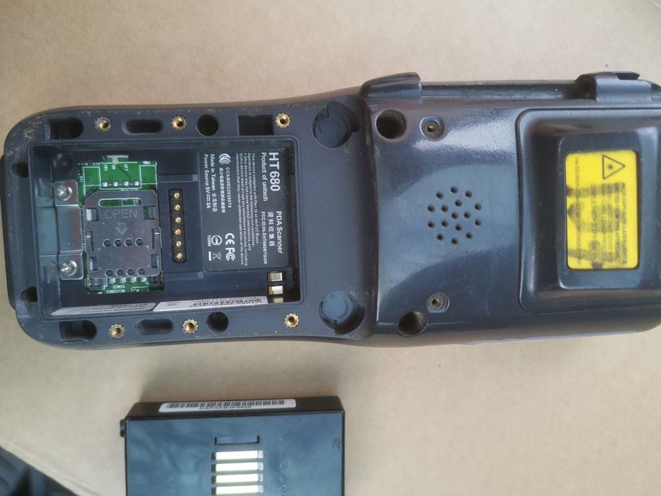 Мобилни терминали Unitech, с вграден баркод скенер