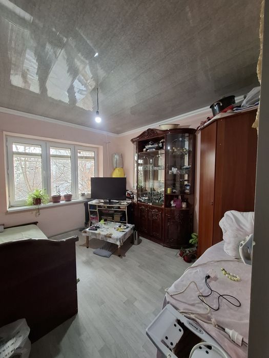 Продаю 2×комнатные квартира бывший Общежитие. Рисовый базар.