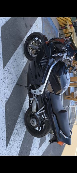 Honda VFR 750 RC36 1995 schimb cu naked pe injecție.