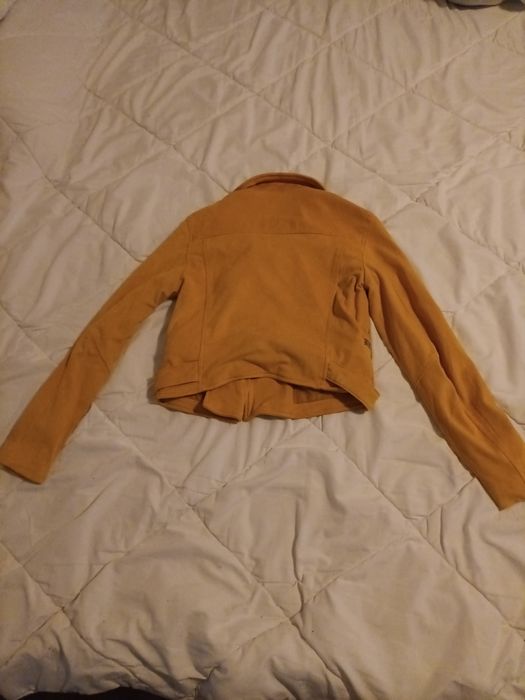 Jacheta galbena Bershka de femei  marimea S