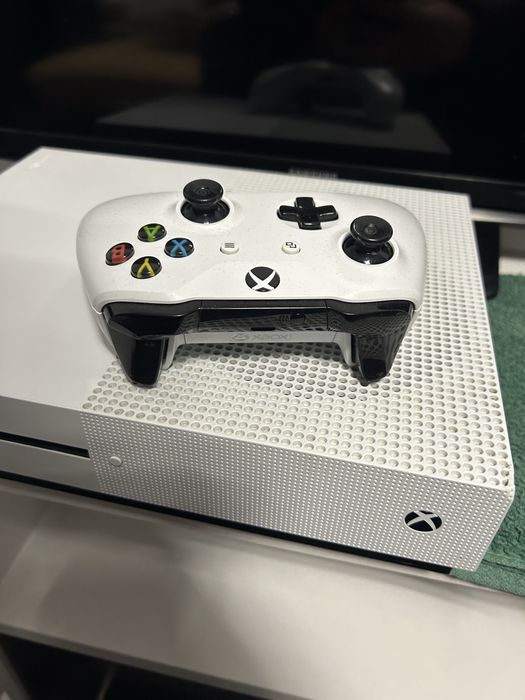Xbox one s foarte bun