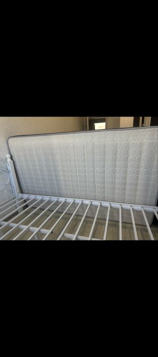 Кровать с матрасом