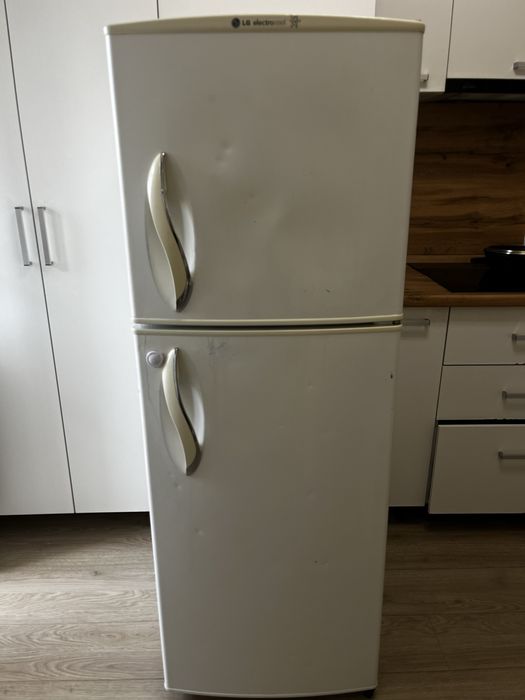 Продам LG холодильник рабочий