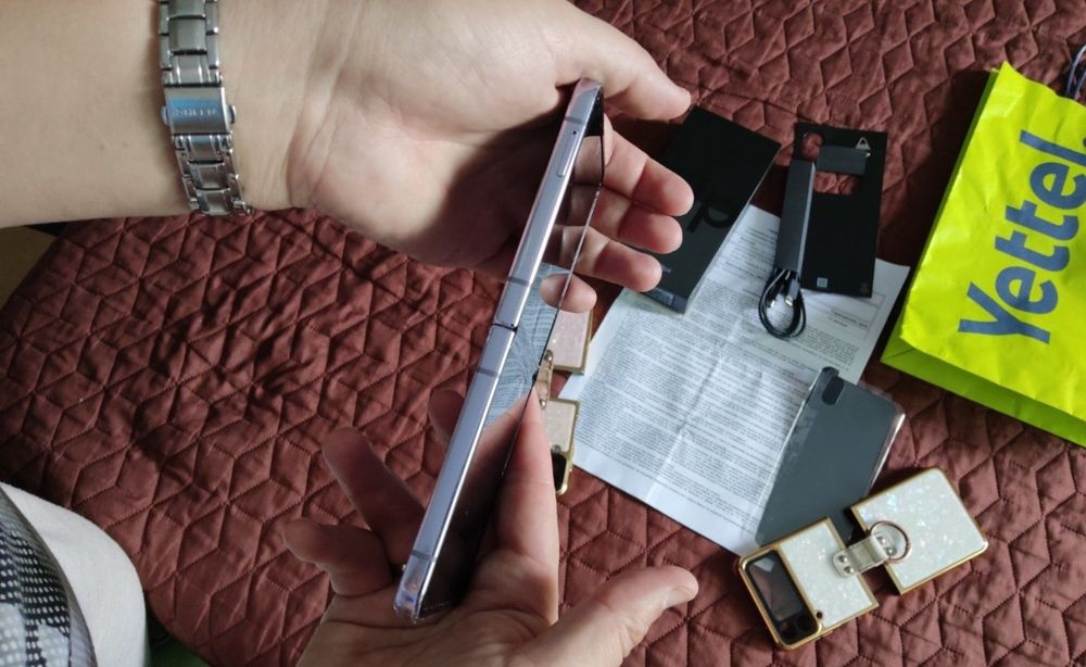 Samsung flip 4 256GB. Отлично състояние!