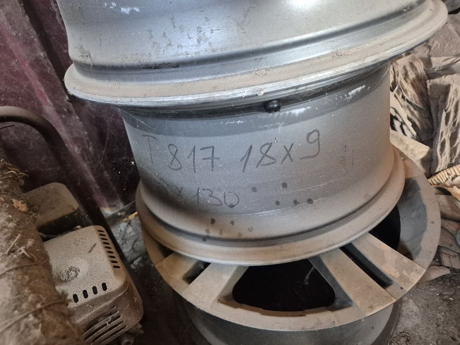 На мерседес r18 имеется 3 шт