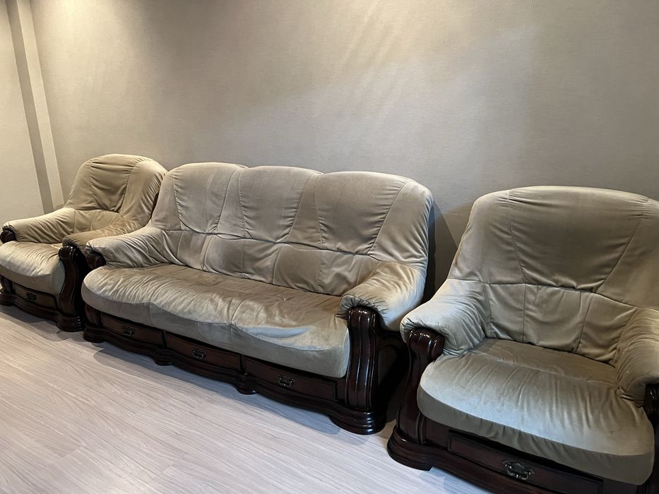 Продам диван с креслами