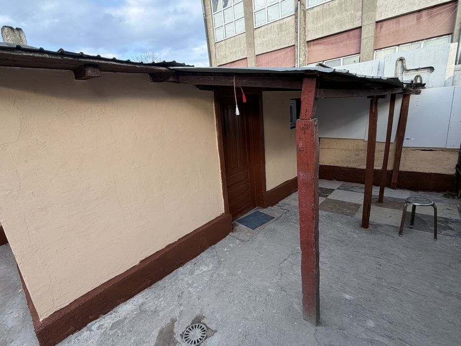 Casă de inchiriat la curte