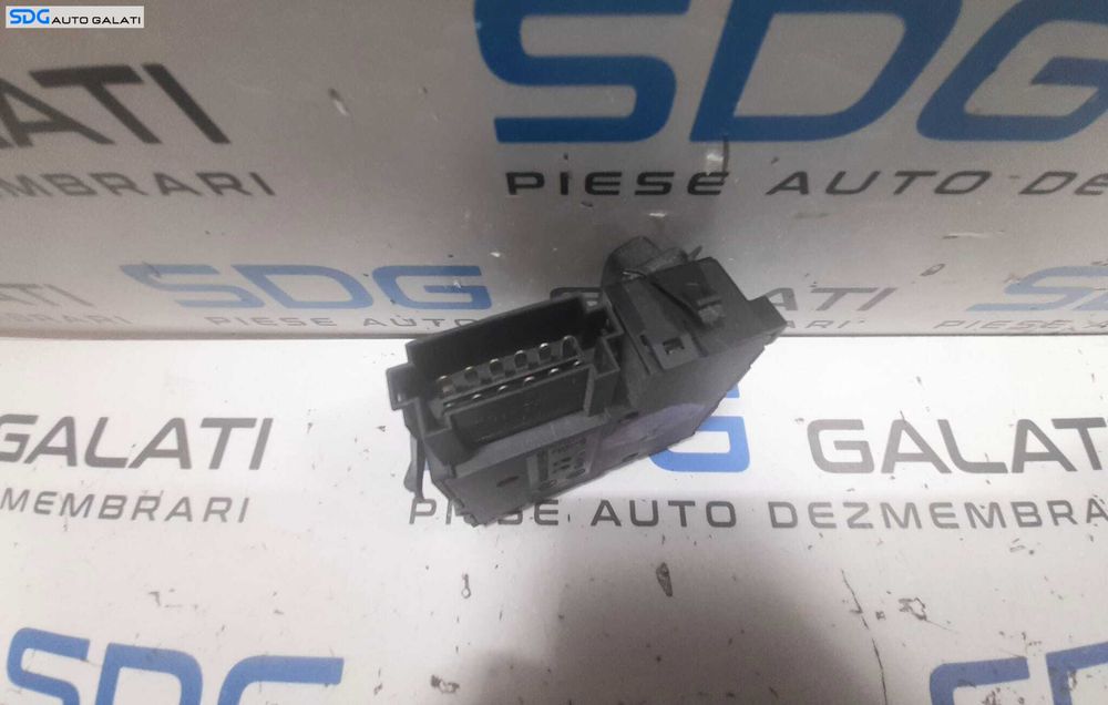 Buton Reglaj Electric Scaun Dreapta Fata Pasager Mercedes Clasa E Class W212 2009 - 2012 Cod A2048701858 [N0252]