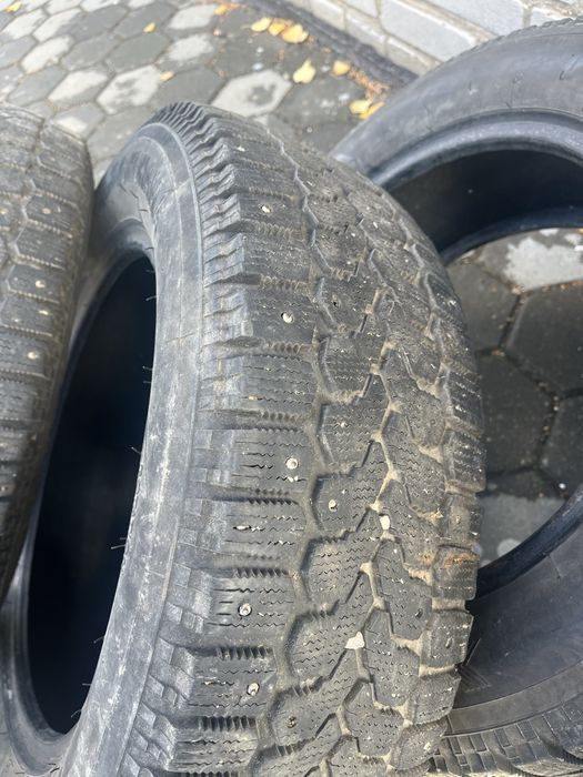 Продам комплект зимней резины 185/65 R 15