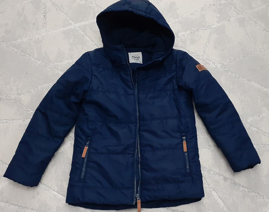 Продам куртку на мальчика. Осень- весна.