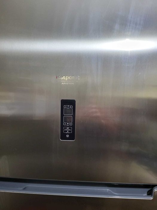Vand frigider HOTPOINT capacitate 456l -1500lei negociabil