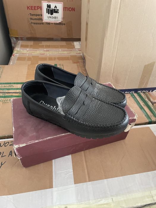 Черные новые туфли