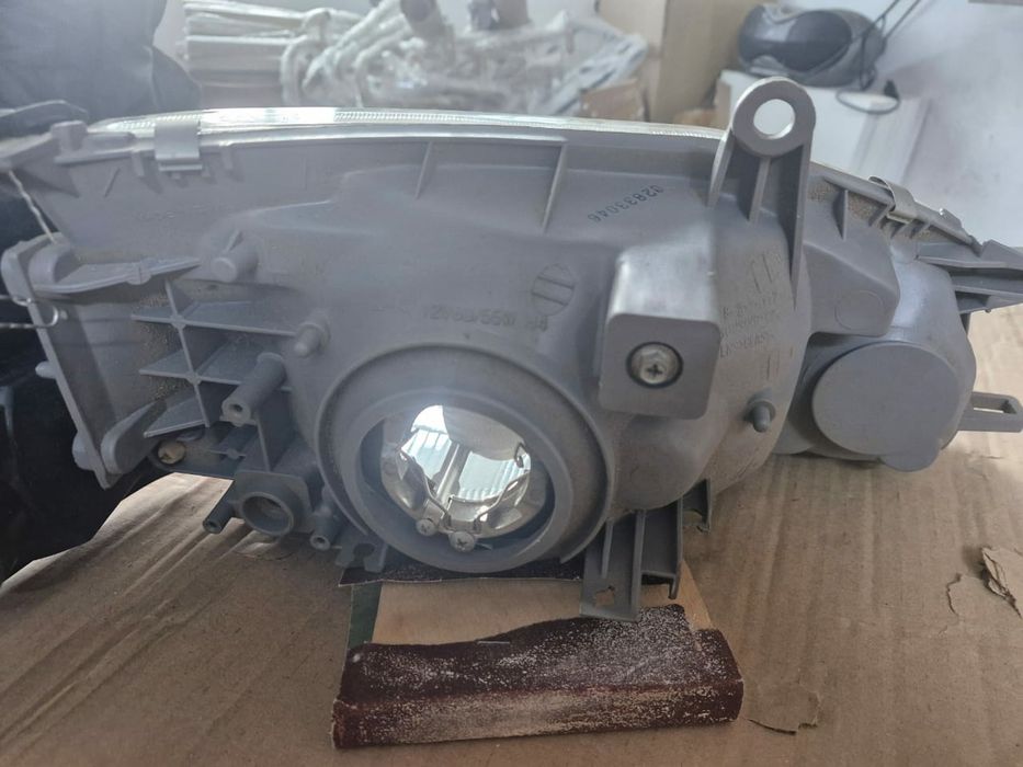 фара Тойота хайс