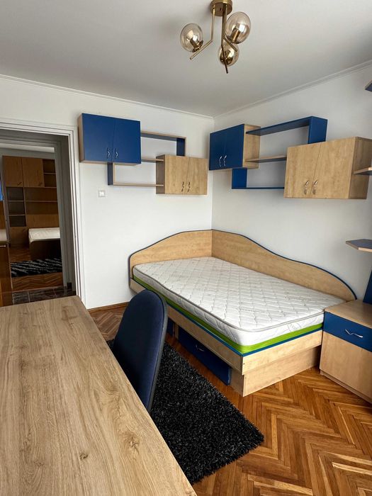Apartament 4 camere de închiriat, zona Crisan, centrală proprie, AC