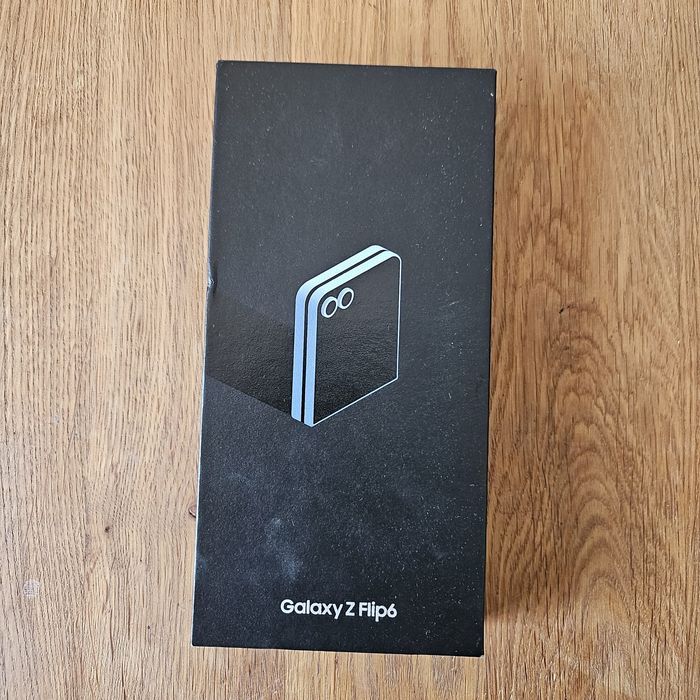 Мобилен телефон Galaxy Z Flip6